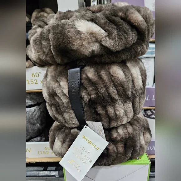 Other Mon Chateau Luxury Collectionluxe Faux Fur Throwsoft Luxurious 6x 70 New Poshmark
